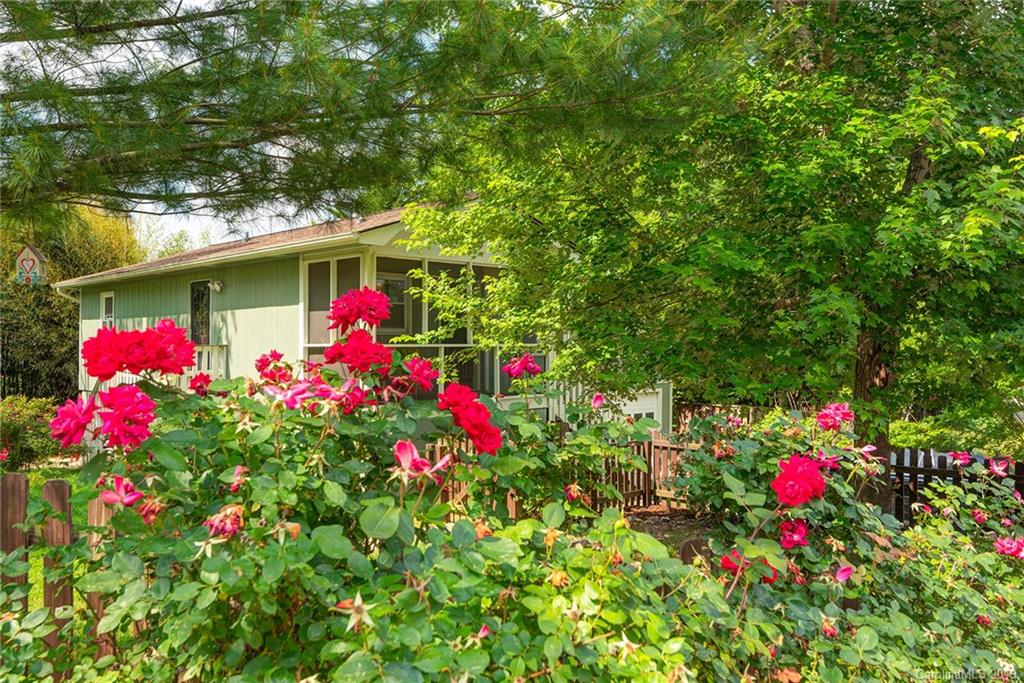9 Oakland Street Weaverville NC 28787