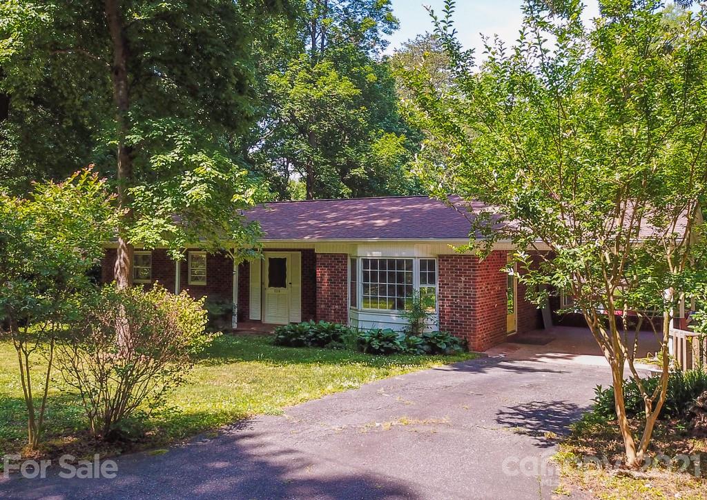 1114 3rd Avenue Drive SE Hickory NC 28602