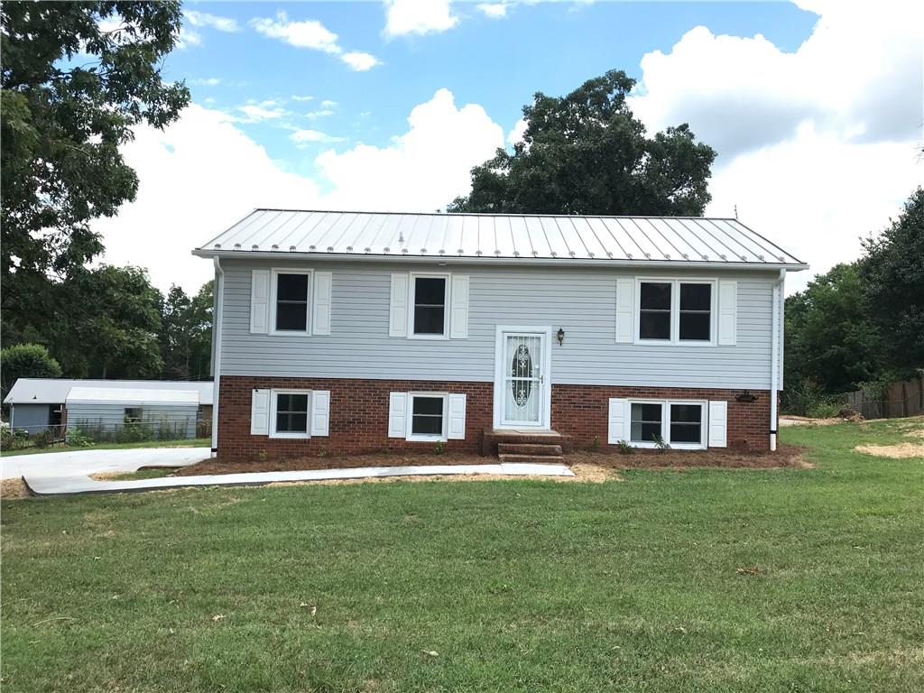 1307 Village Circle Hickory NC 28602