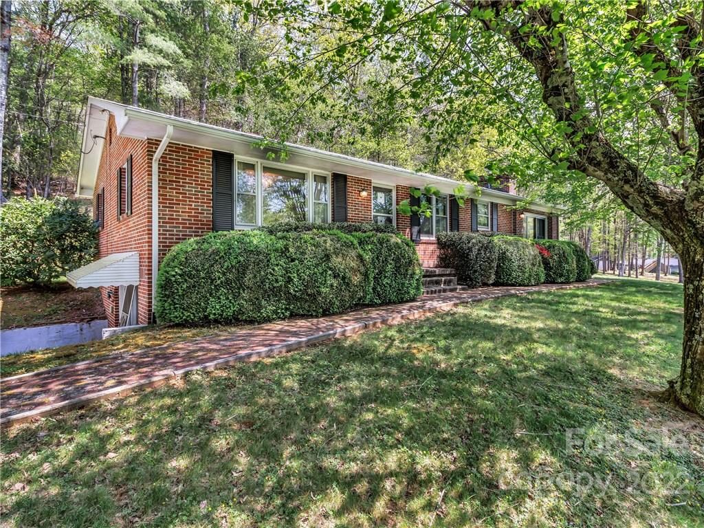 222 Elkins Road Bakersville NC 28705