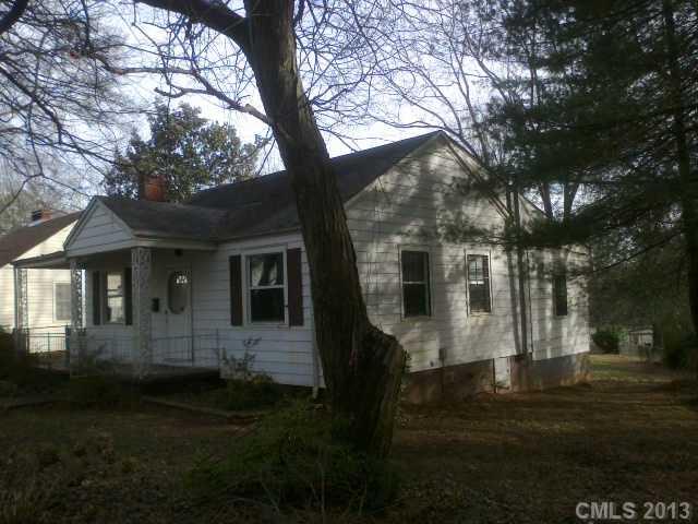525 Hickory Avenue Statesville NC 28677