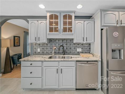 564 Brook Knoll Circle Weaverville NC 28787