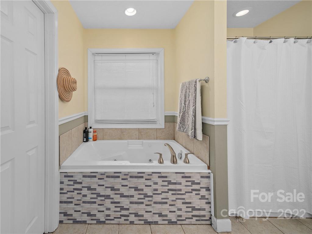 564 Brook Knoll Circle Weaverville NC 28787