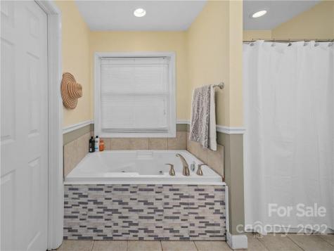 564 Brook Knoll Circle Weaverville NC 28787