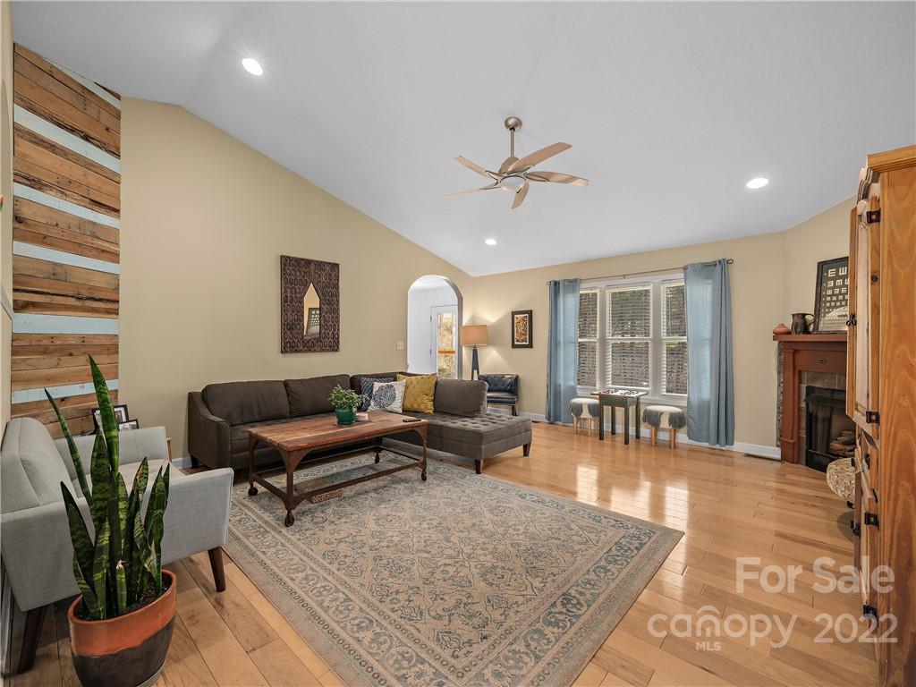 564 Brook Knoll Circle Weaverville NC 28787