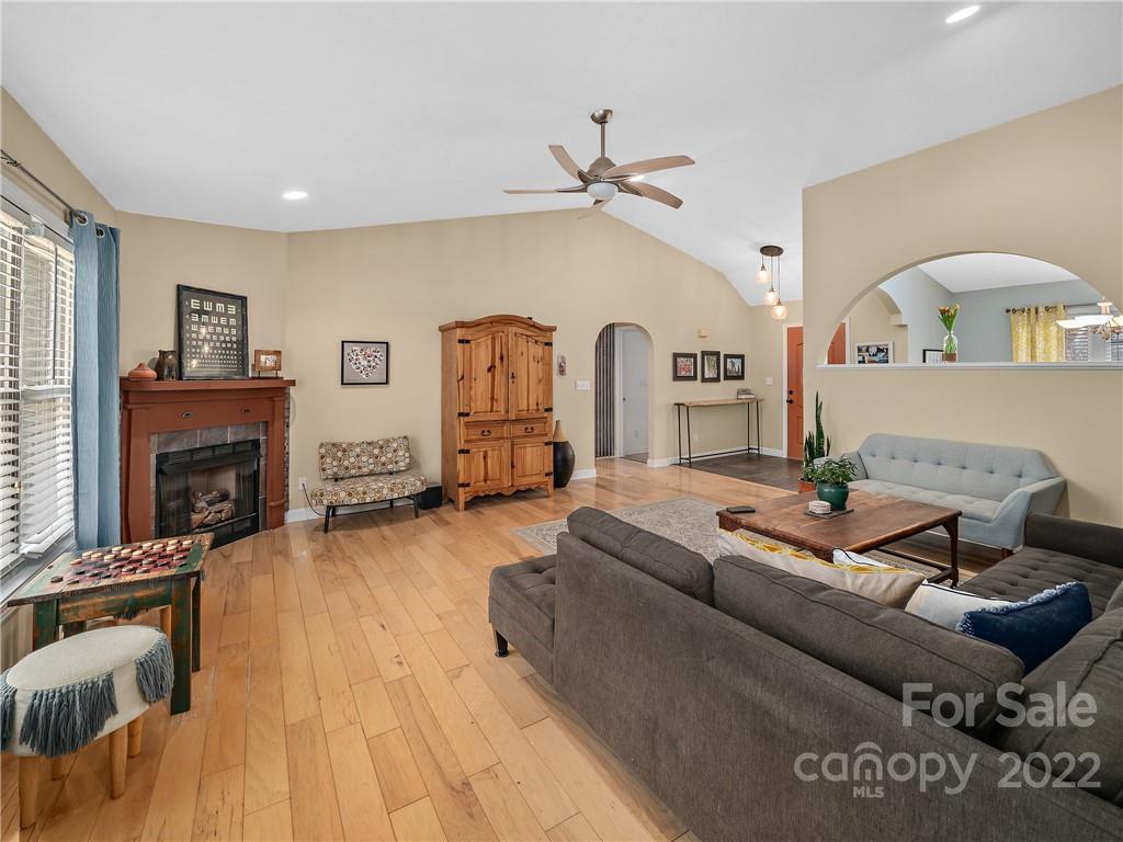 564 Brook Knoll Circle Weaverville NC 28787