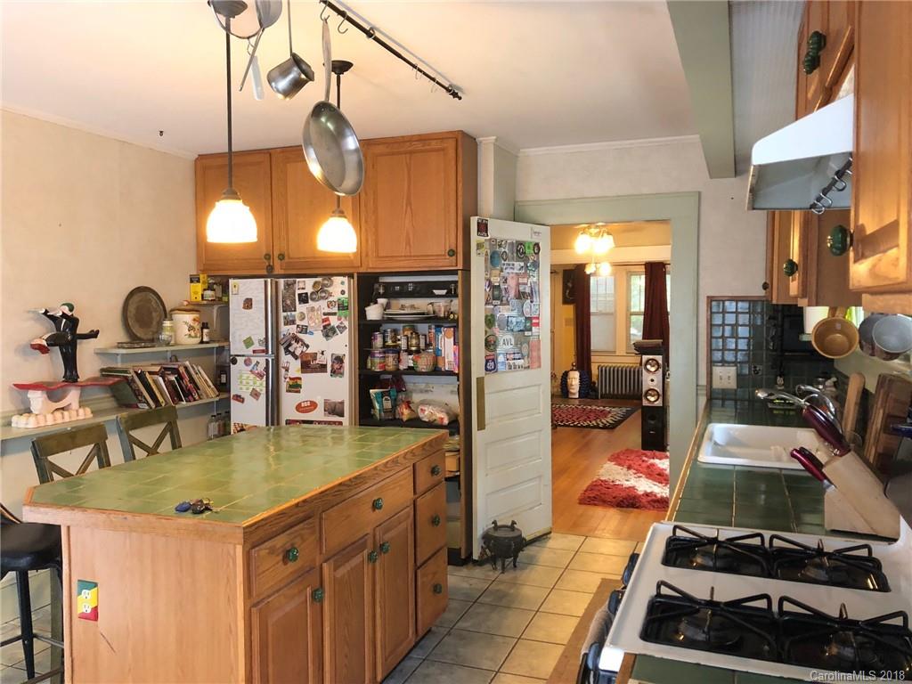 27 Wamboldt Avenue Asheville NC 28806
