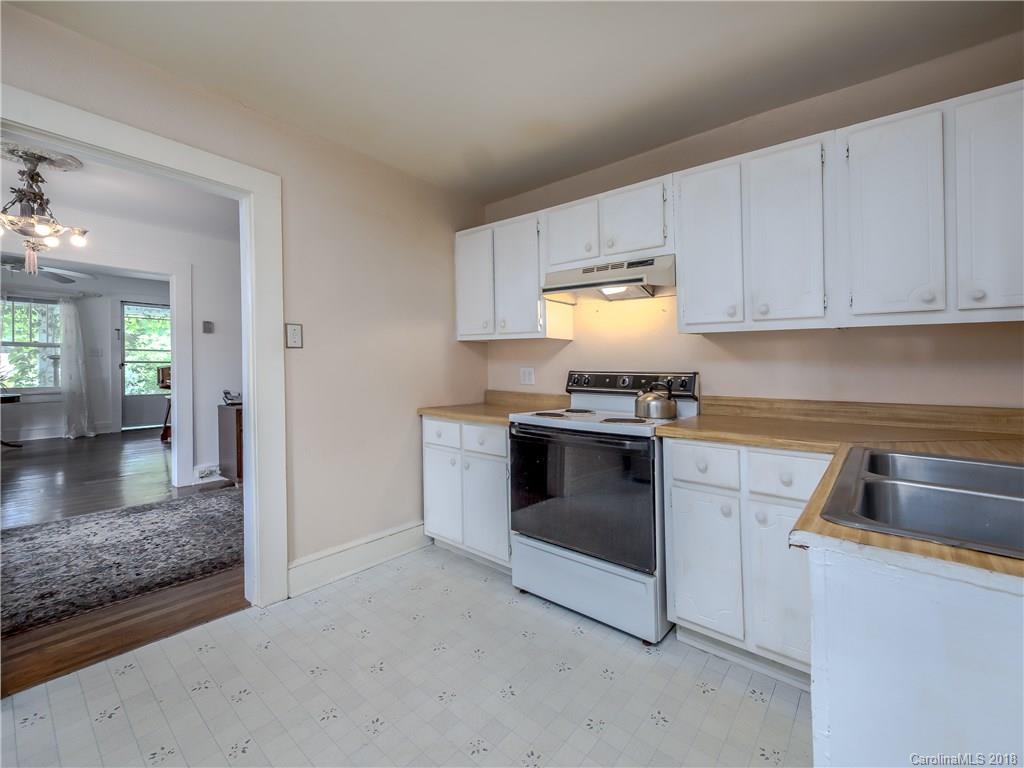 13 Deavermont Circle Asheville NC 28806
