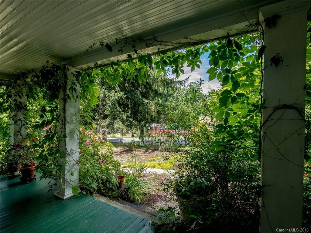 13 Deavermont Circle Asheville NC 28806