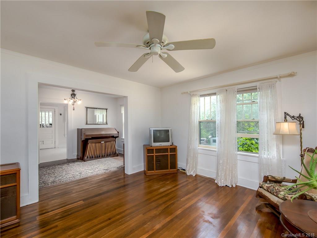 13 Deavermont Circle Asheville NC 28806