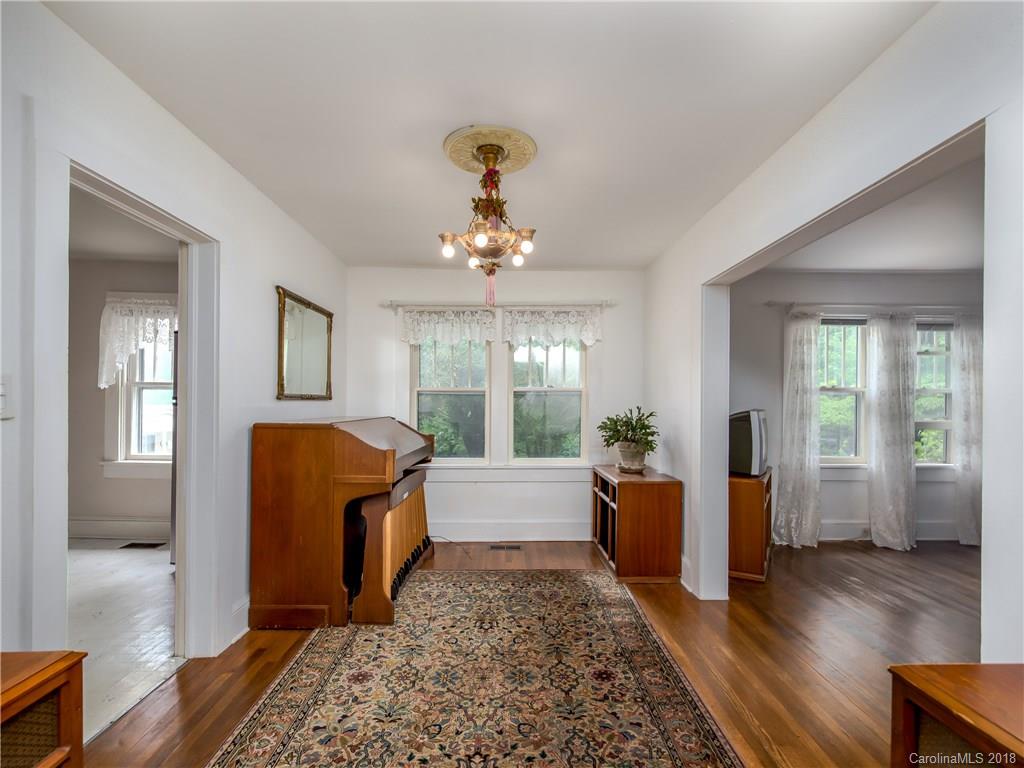 13 Deavermont Circle Asheville NC 28806