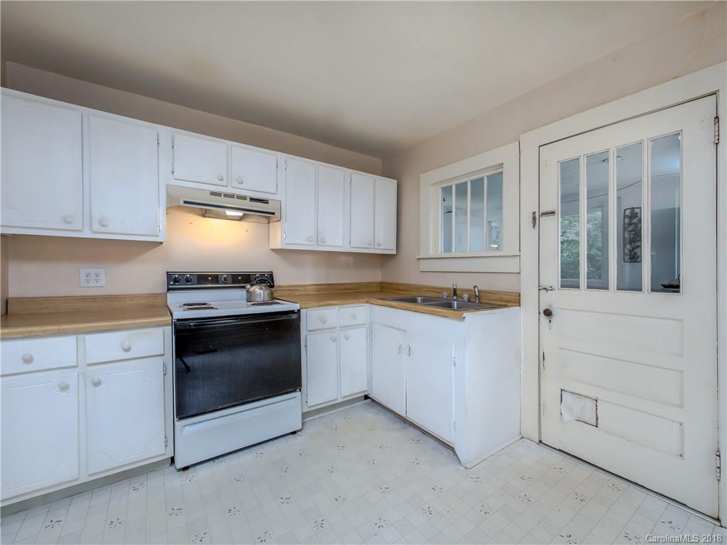 13 Deavermont Circle Asheville NC 28806