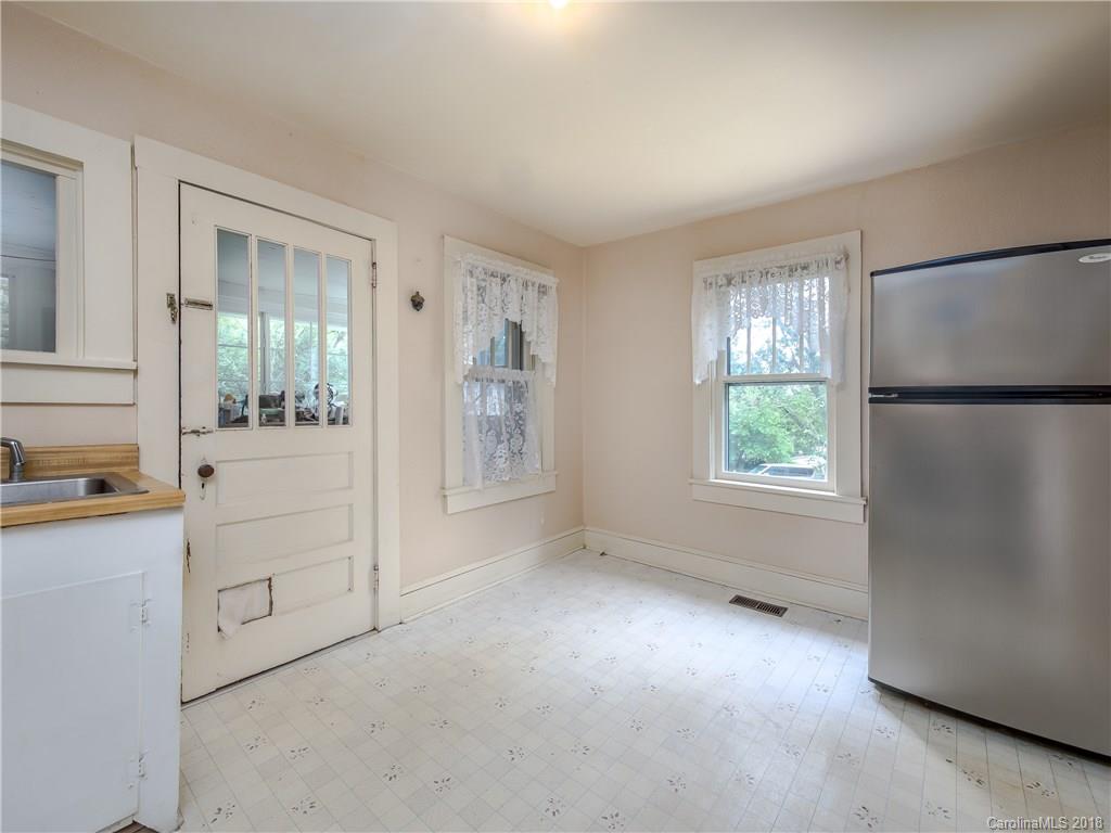 13 Deavermont Circle Asheville NC 28806