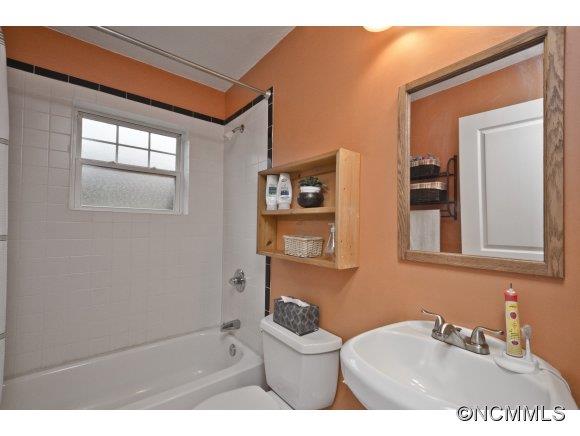 30 Old Stagecoach Road Swannanoa NC 28778