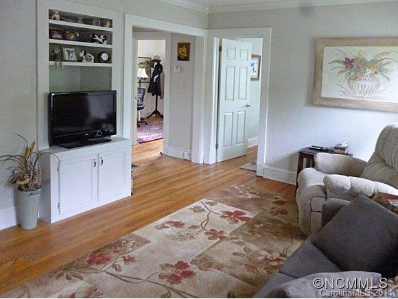 9 Enka Crescent Street Candler NC 28715