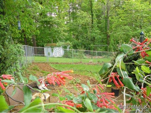 9 Enka Crescent Street Candler NC 28715