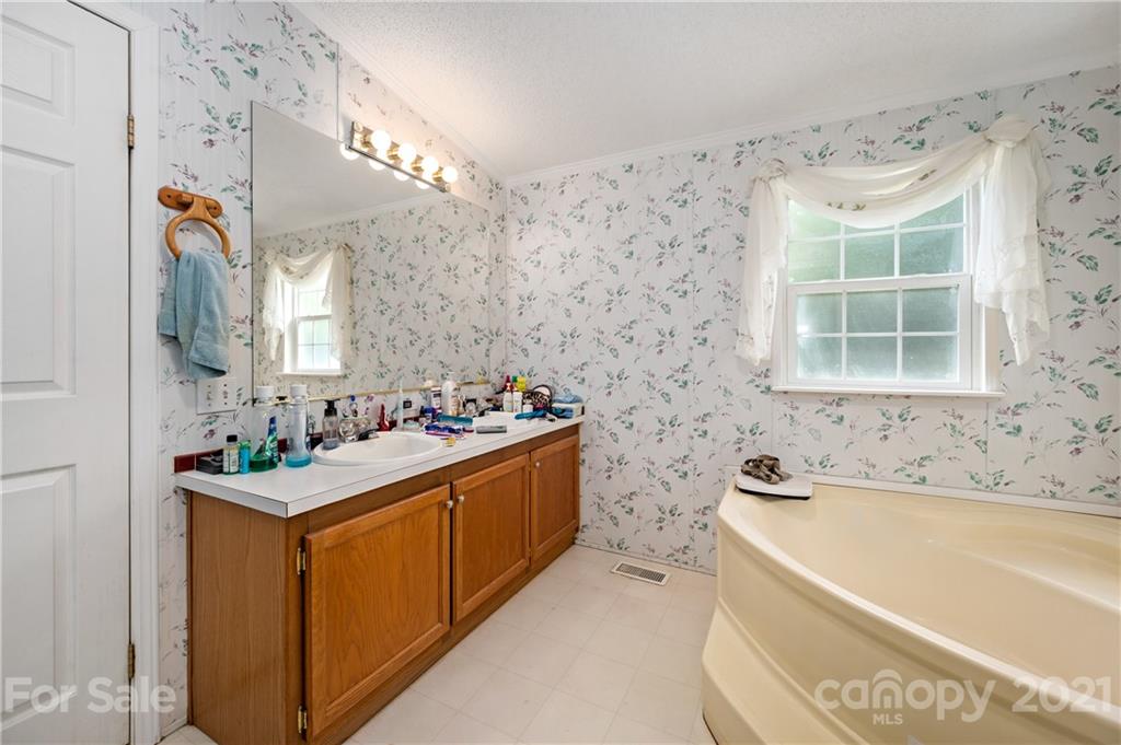 40 Mccall Mountain Road Pisgah Forest NC 28768