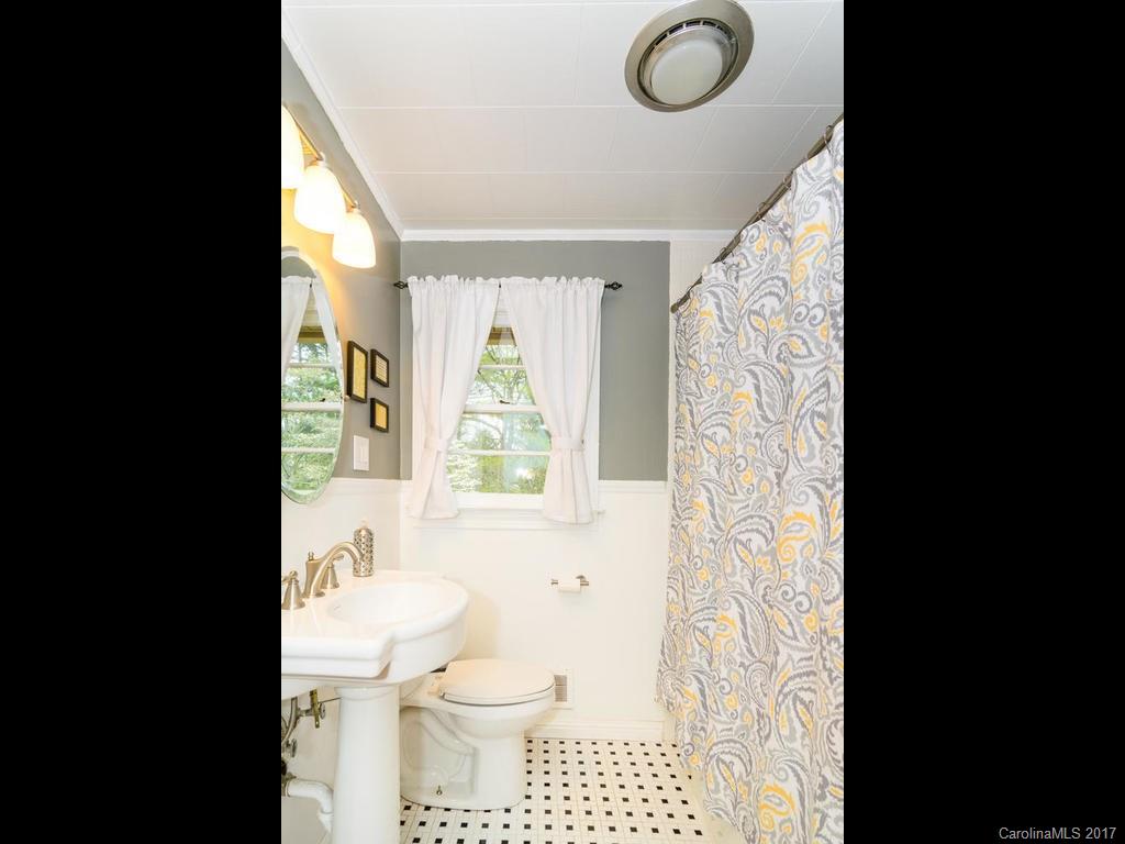 32 Woodgate Road Asheville NC 28806