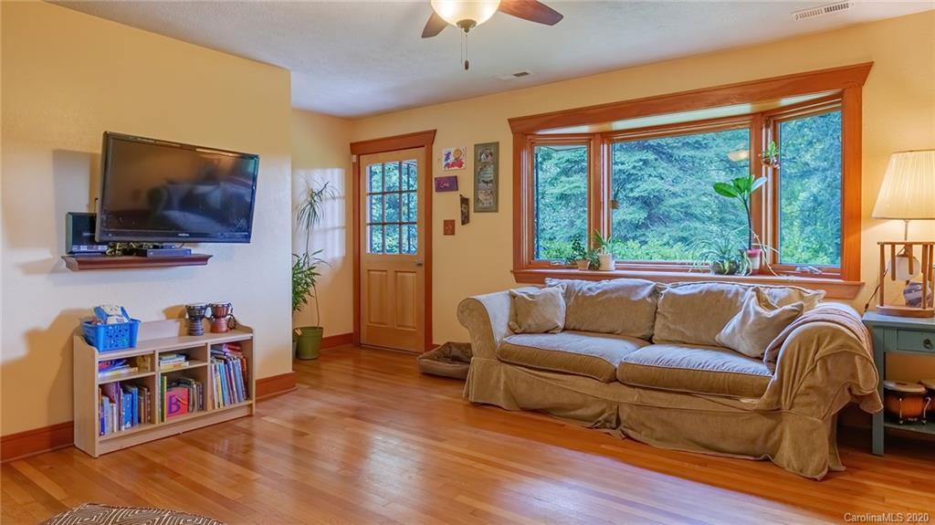 40 Governors View Road Asheville NC 28805