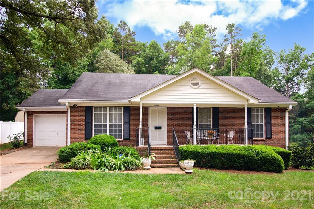 4924 El Mundo Street Charlotte NC 28216