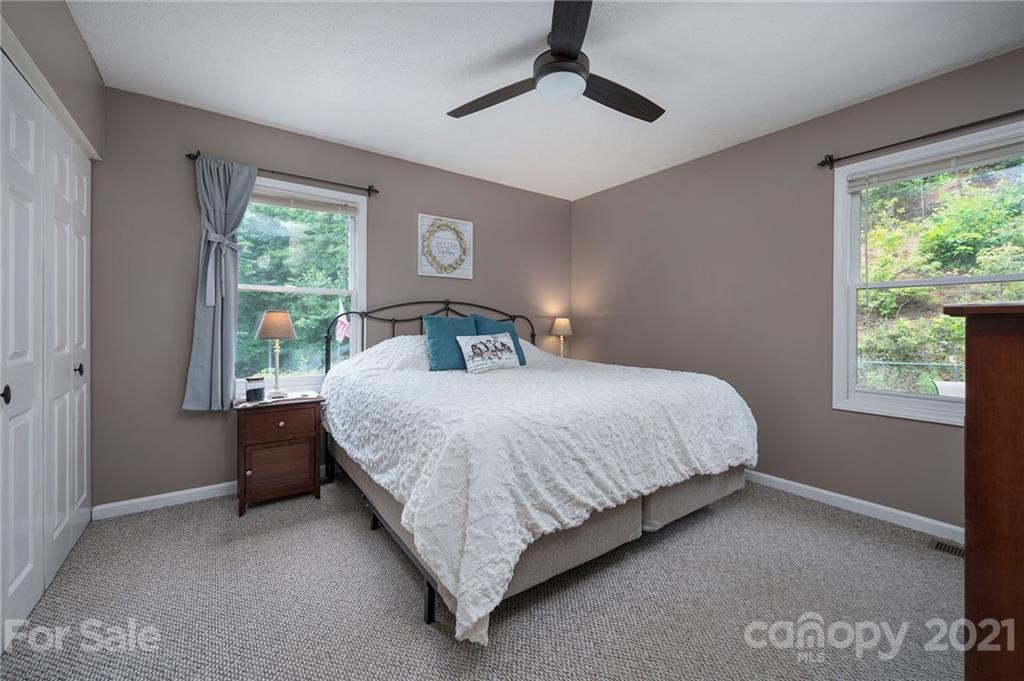 90 W Holly Ridge Drive Old Fort NC 28762