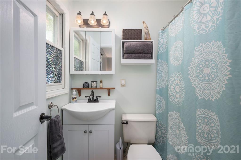 90 W Holly Ridge Drive Old Fort NC 28762