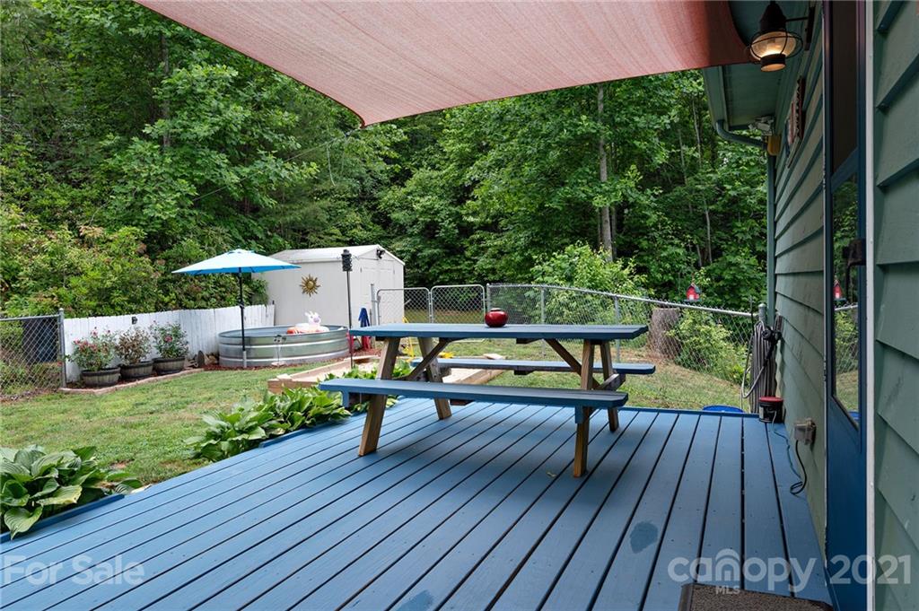 90 W Holly Ridge Drive Old Fort NC 28762