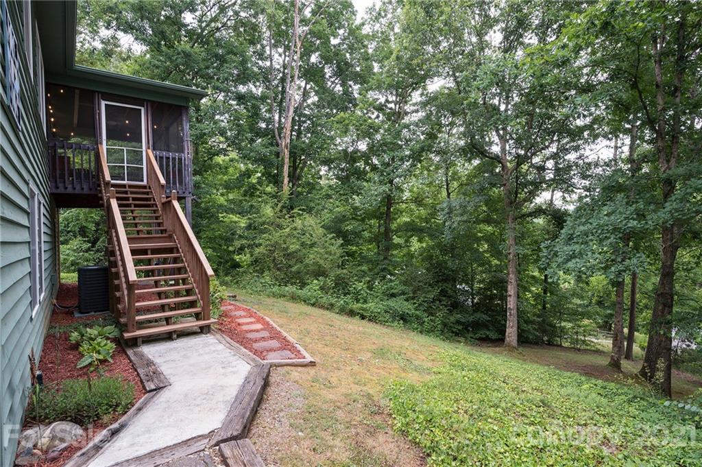 90 W Holly Ridge Drive Old Fort NC 28762