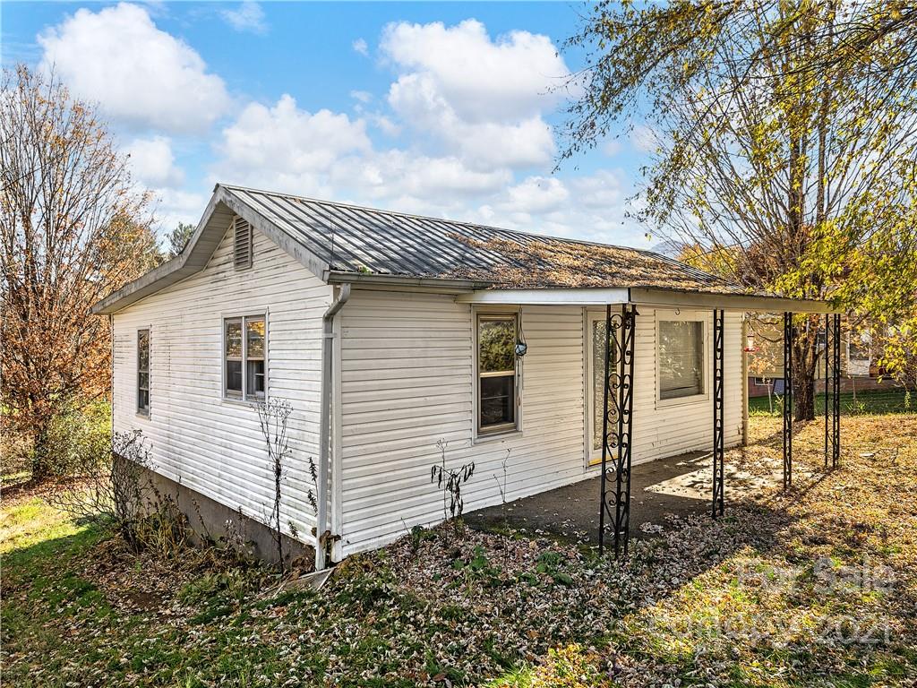 308 Nichols Street Burnsville NC 28714