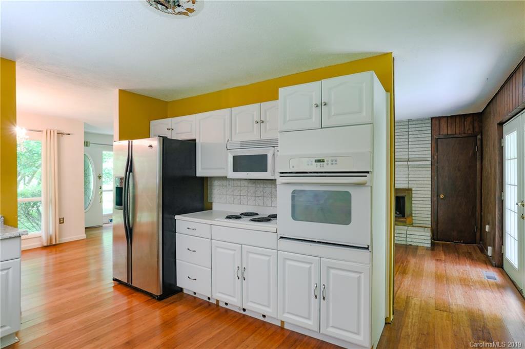 16 Woods Road Fairview NC 28730