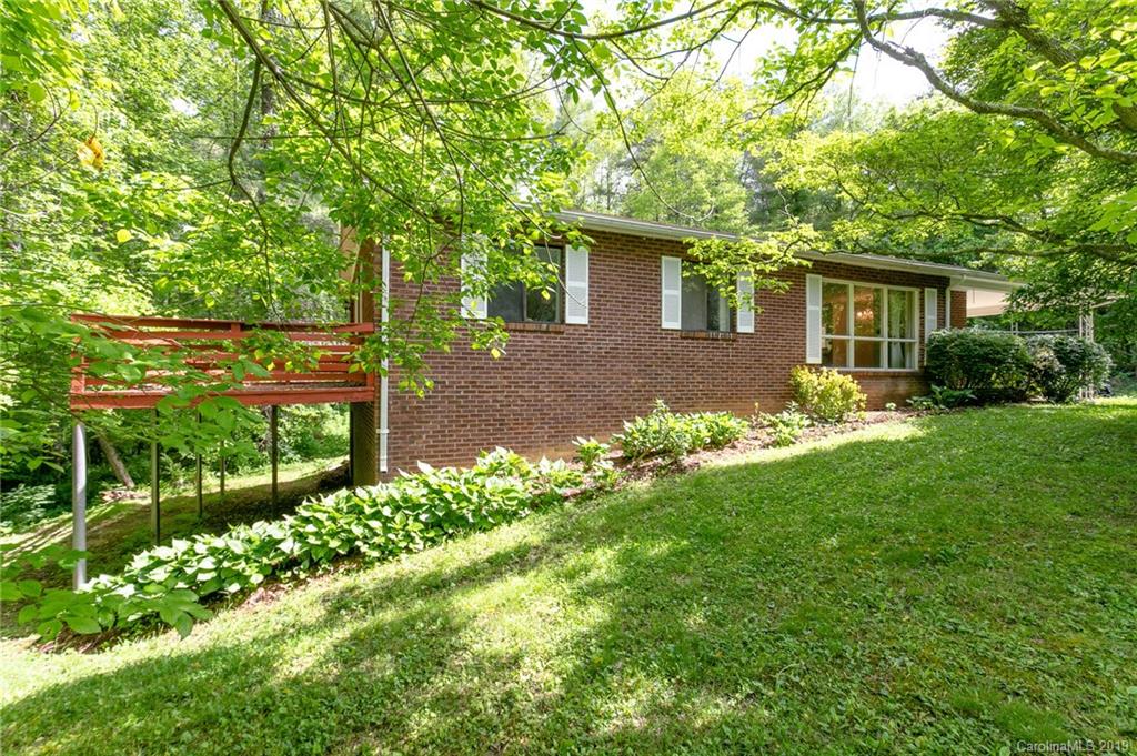 16 Woods Road Fairview NC 28730