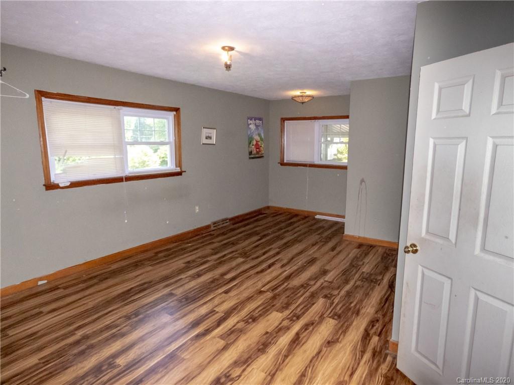28 Oteen Park Place Asheville NC 28805