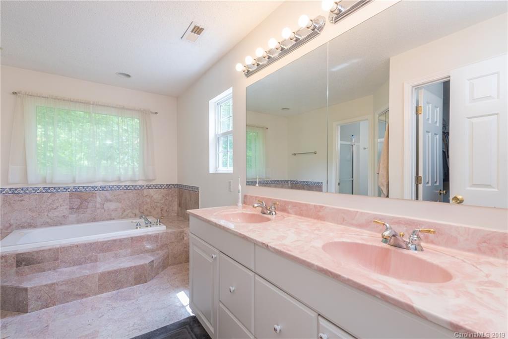 32 Dalya Road Swannanoa NC 28778