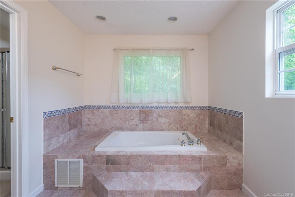 32 Dalya Road Swannanoa NC 28778