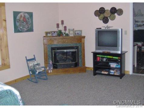 909 Ayers Mountain Road Green Mountain NC 28740