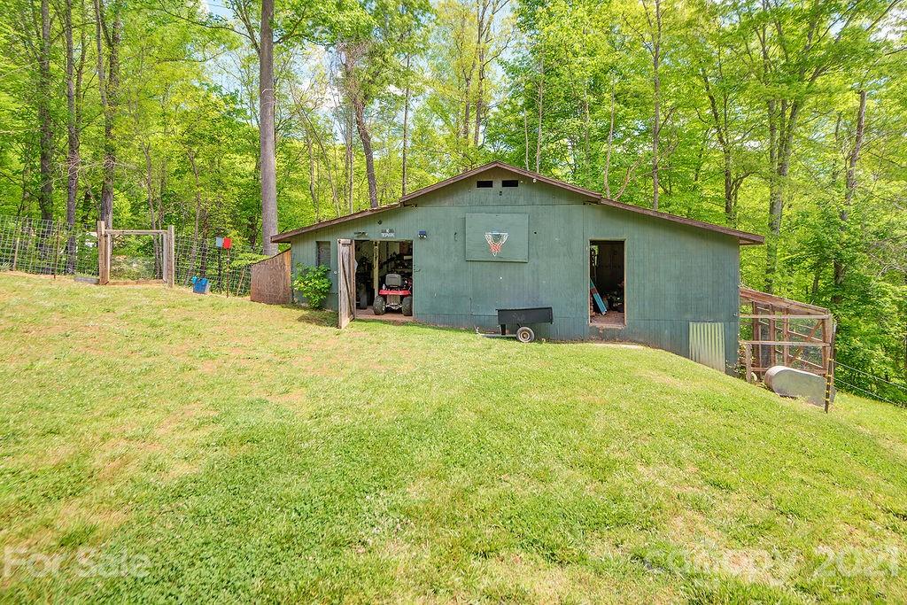30 Boxturtle Road Candler NC 28715