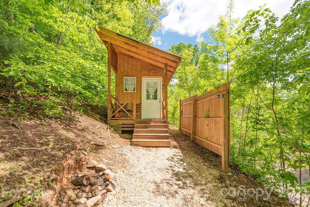 30 Boxturtle Road Candler NC 28715