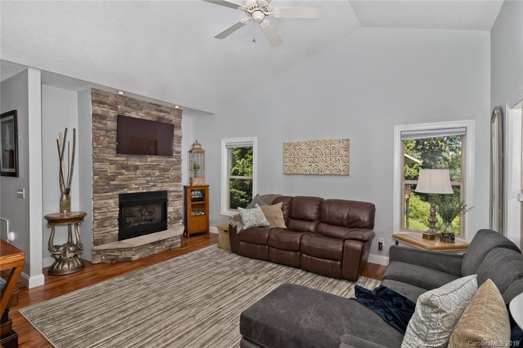 18 Birdsong Lane Candler NC 28715