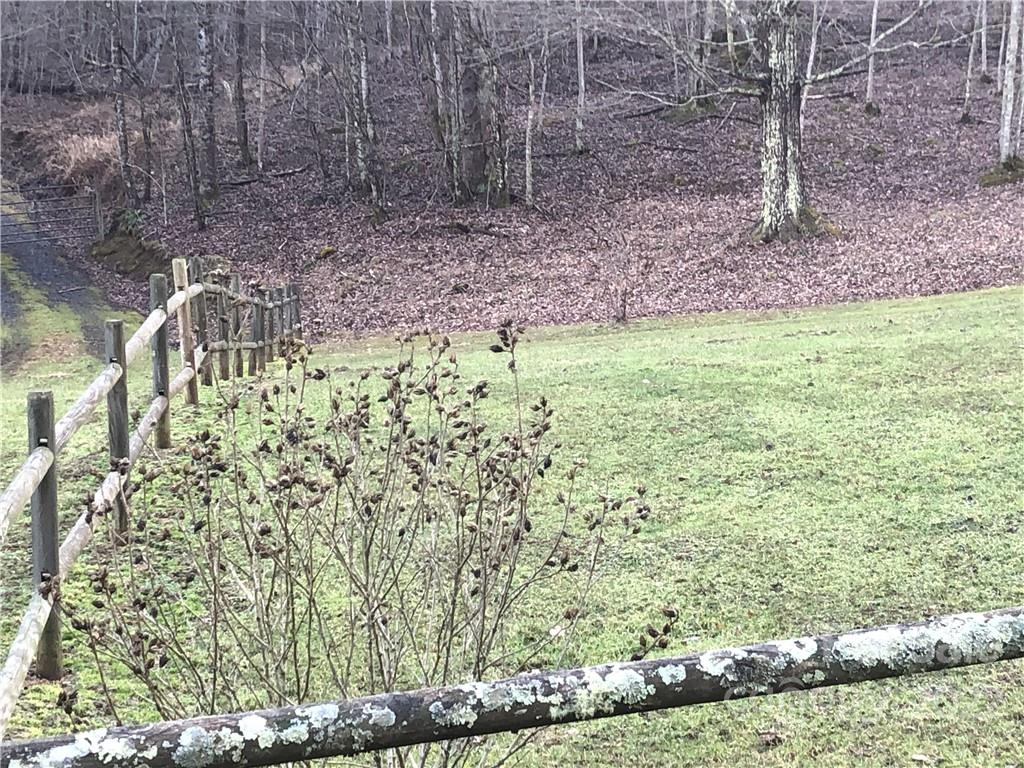 208 Autumn Leaf Trail Burnsville NC 28714