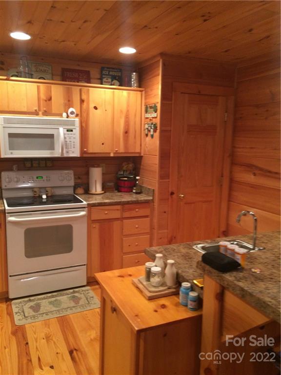 208 Autumn Leaf Trail Burnsville NC 28714