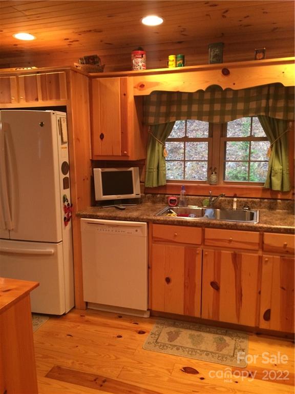 208 Autumn Leaf Trail Burnsville NC 28714