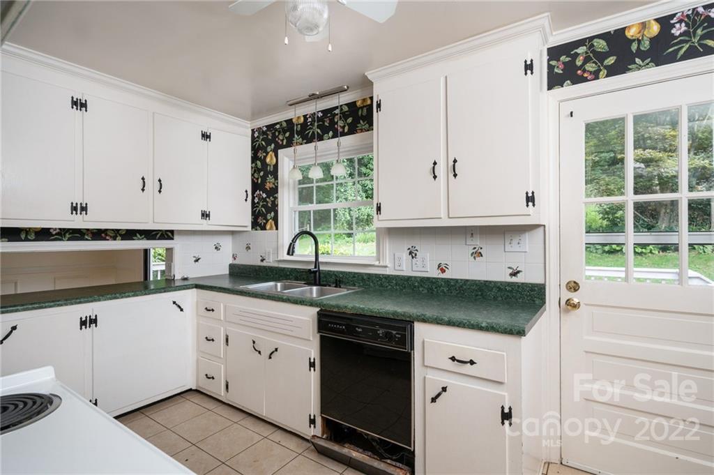25 Mallonee Drive Candler NC 28715