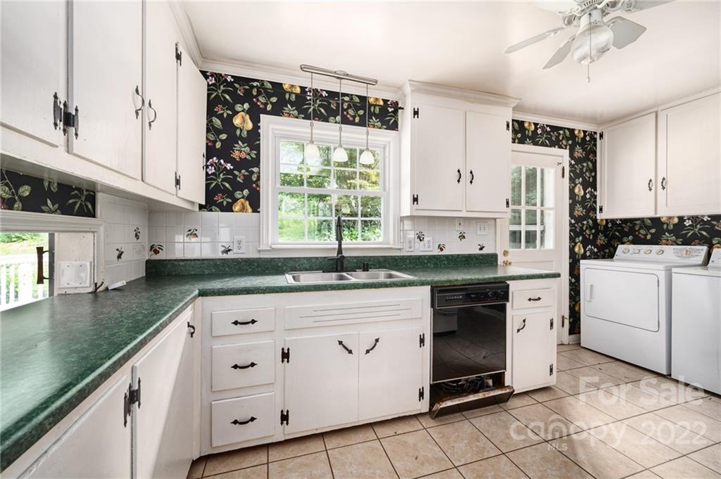 25 Mallonee Drive Candler NC 28715