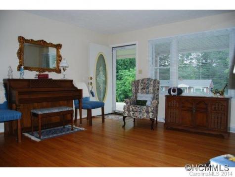 403 Reger Avenue Swannanoa NC 28778