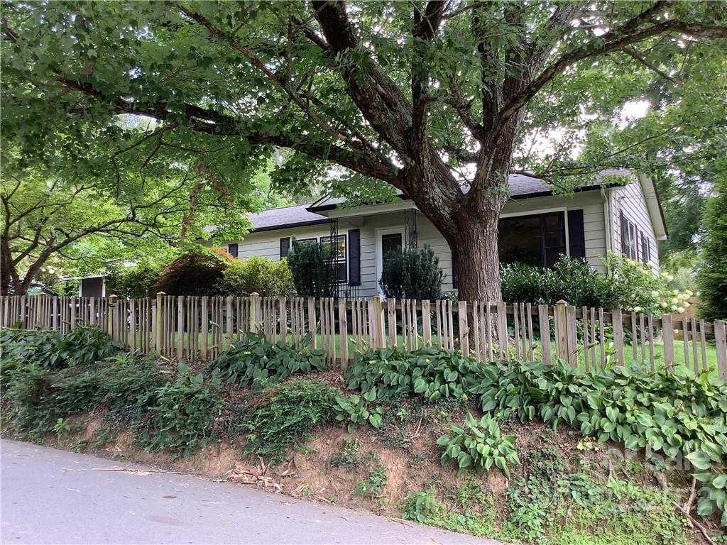 22 Pruitt Street Asheville NC 28806