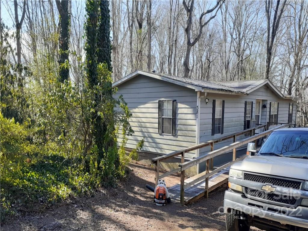 381 Valley View Road Mills River NC 28759