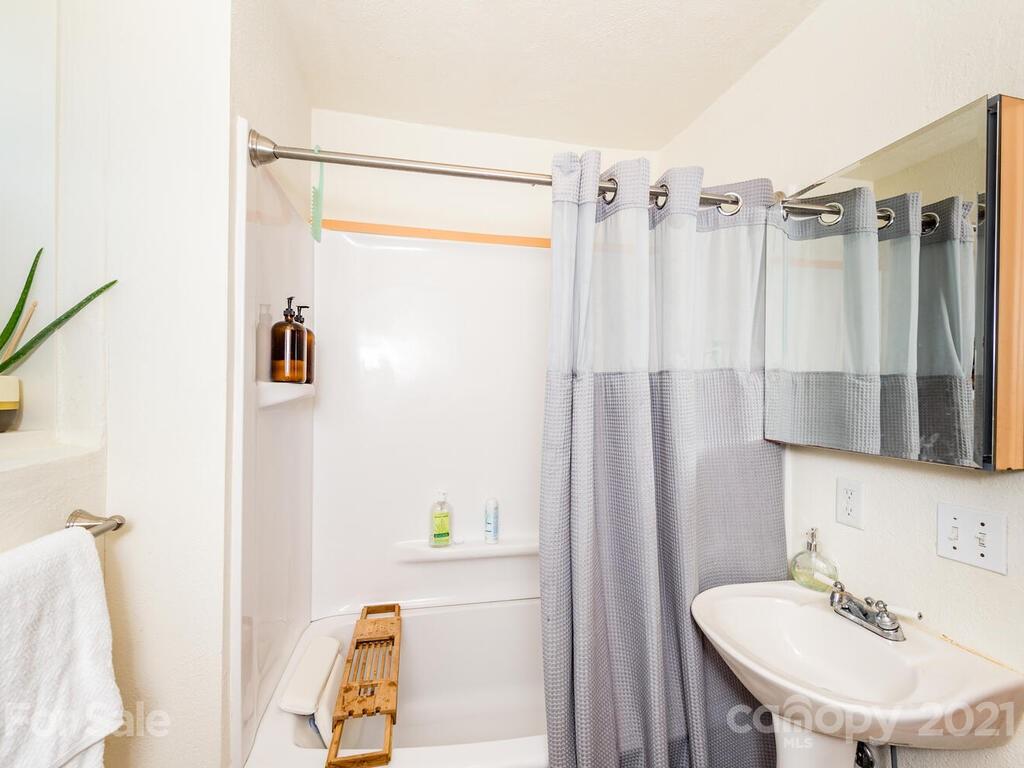 12 Mardell Circle Asheville NC 28806