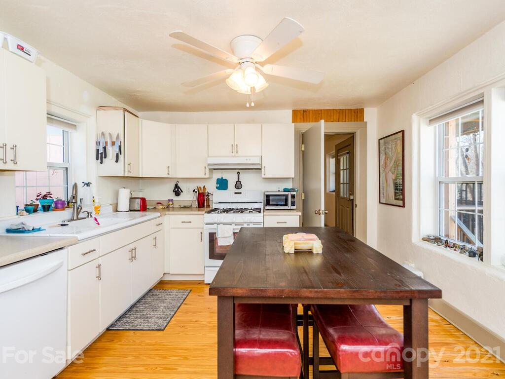 12 Mardell Circle Asheville NC 28806