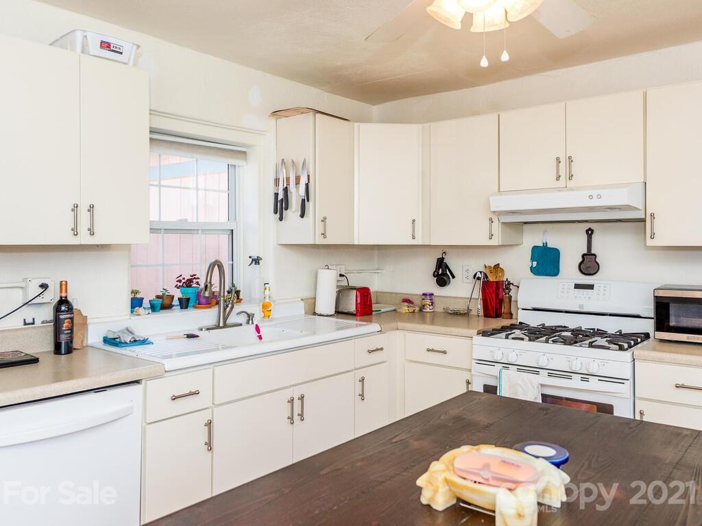 12 Mardell Circle Asheville NC 28806