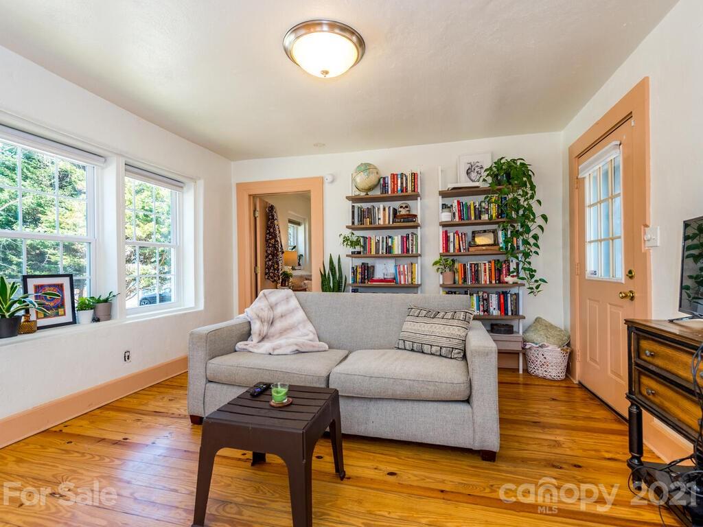 12 Mardell Circle Asheville NC 28806